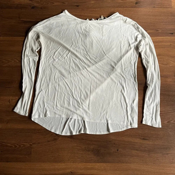 FREE White long sleeve top - Picture 8 of 10